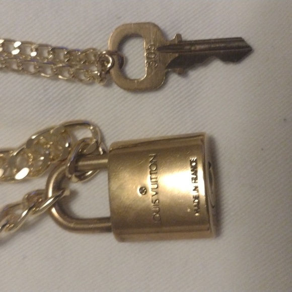 LV Lock and Key with Chain - Picture 5 of 6